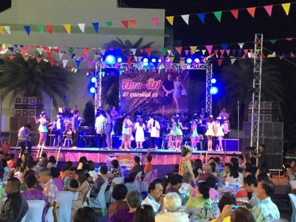 เวทีงานวัด