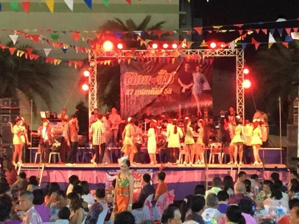 เวทีงานวัด